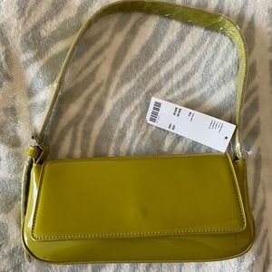 Urban outfitters Patent Flap Baguette Bag 👜
New with tags 🏷